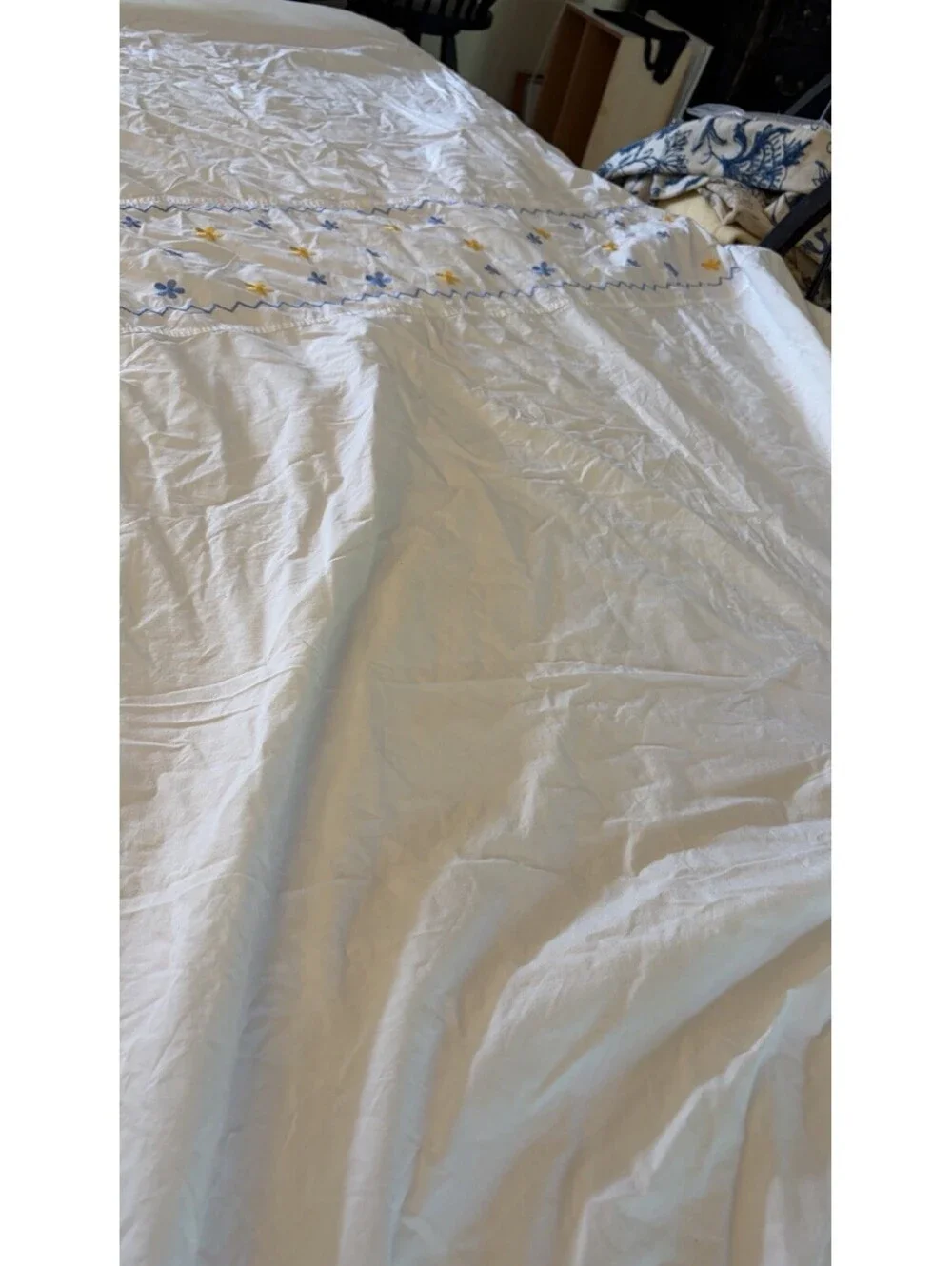 Divatex Twin White Cotton Duvet Embroidered Blue Yellow Flowers Button Close